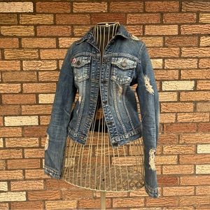 Flattering vintage jean jacket from an underground Korean market